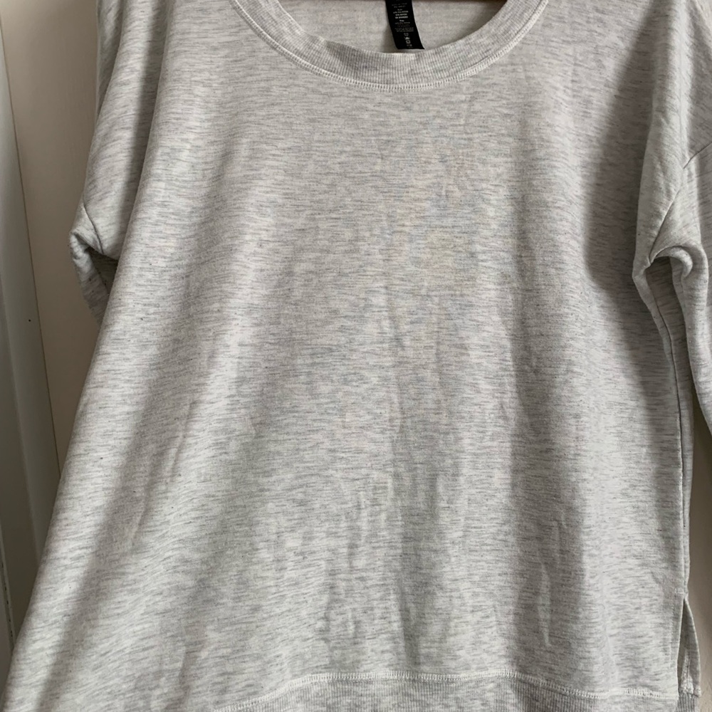 Yogalicious Split Hem Gray Pull Over Top Size Med… - image 7